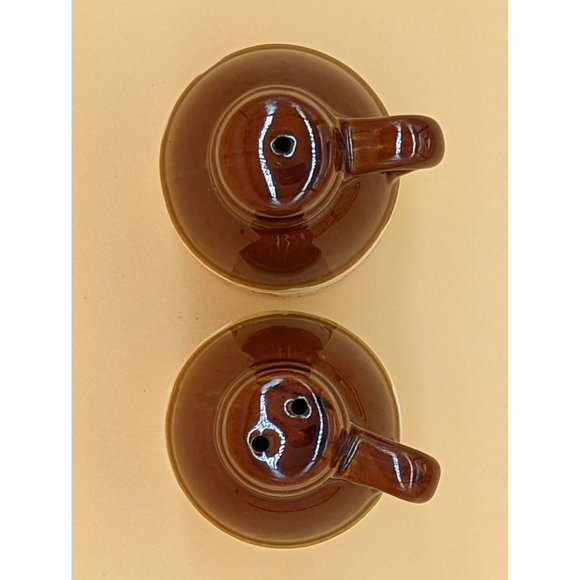 Vintage Salt and Pepper Shaker Jugs Souvenir La Porte Saint-Louis, Quebec - Picture 2 of 10